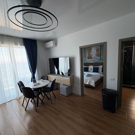 Signature Promenada Hotel Apartments Неводарі Екстер'єр фото
