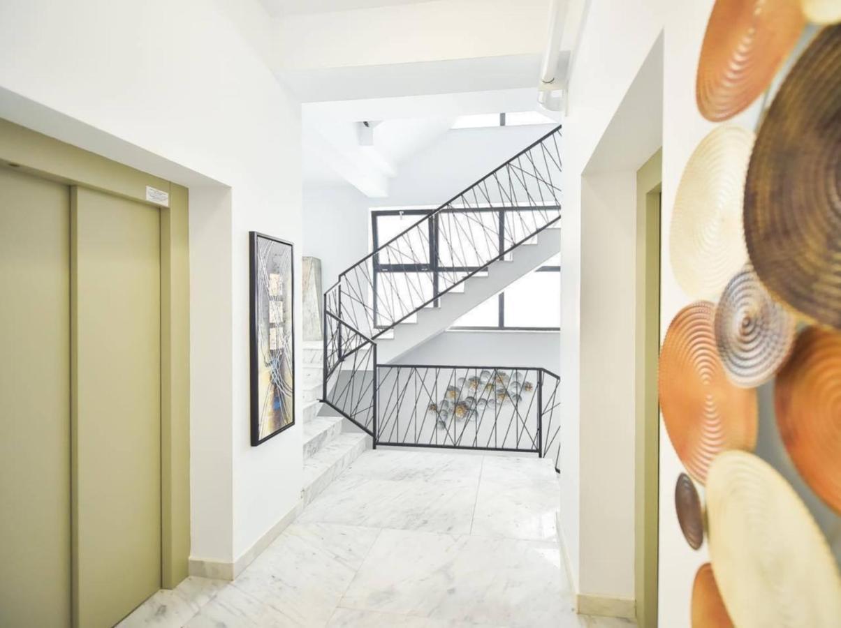 Signature Promenada Hotel Apartments Неводарі Екстер'єр фото