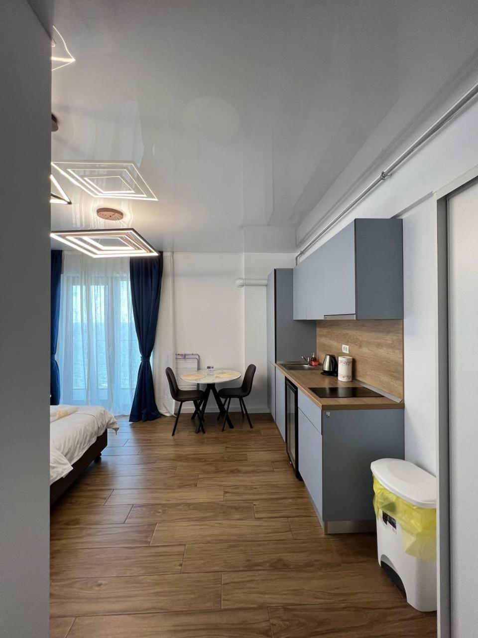 Signature Promenada Hotel Apartments Неводарі Екстер'єр фото