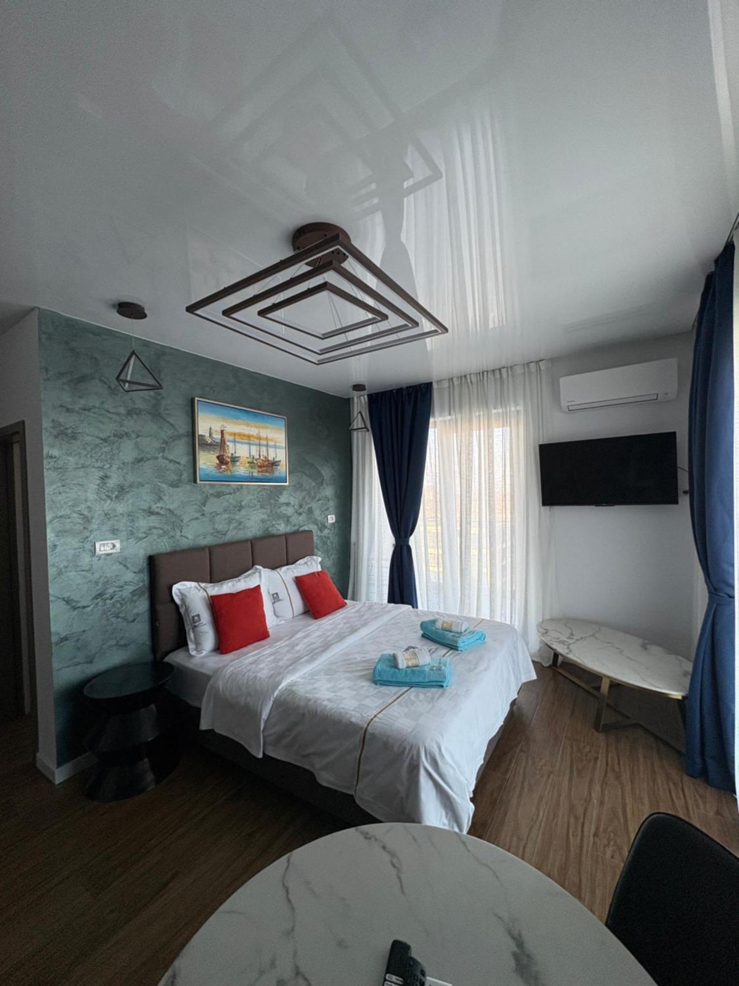 Signature Promenada Hotel Apartments Неводарі Екстер'єр фото