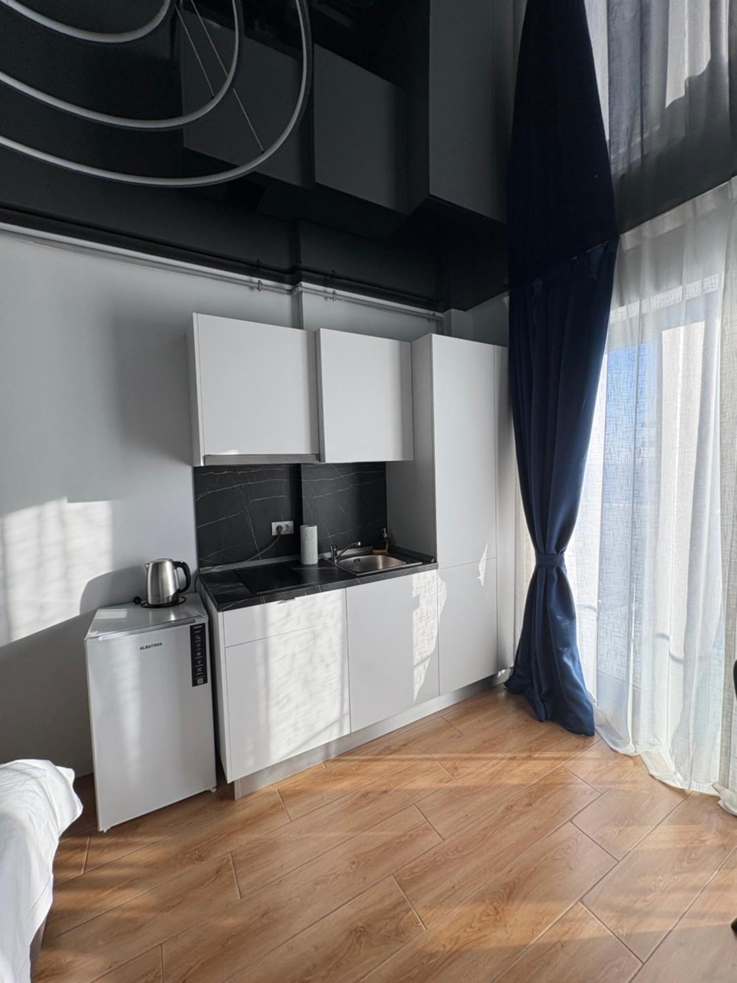 Signature Promenada Hotel Apartments Неводарі Екстер'єр фото