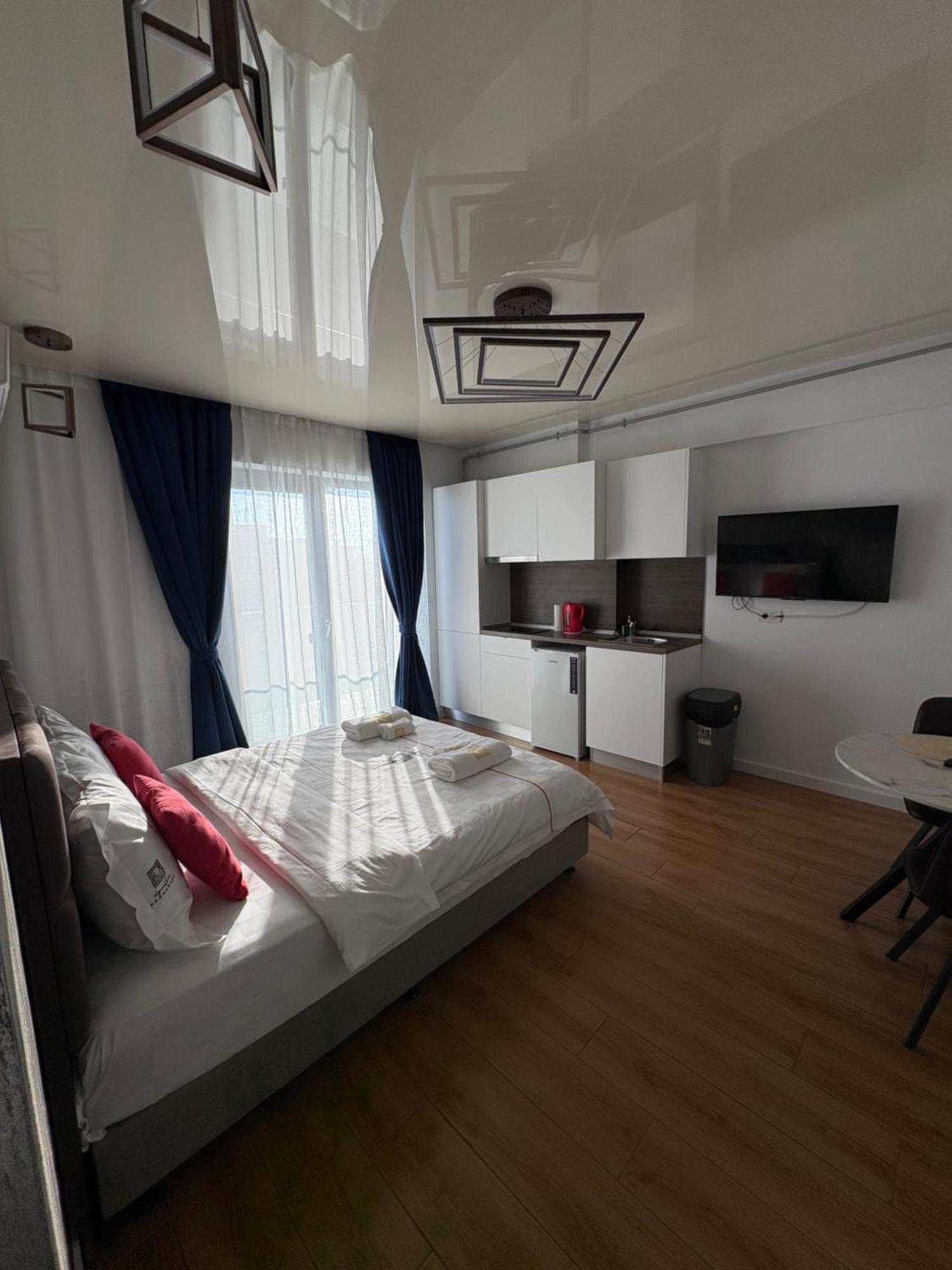 Signature Promenada Hotel Apartments Неводарі Екстер'єр фото