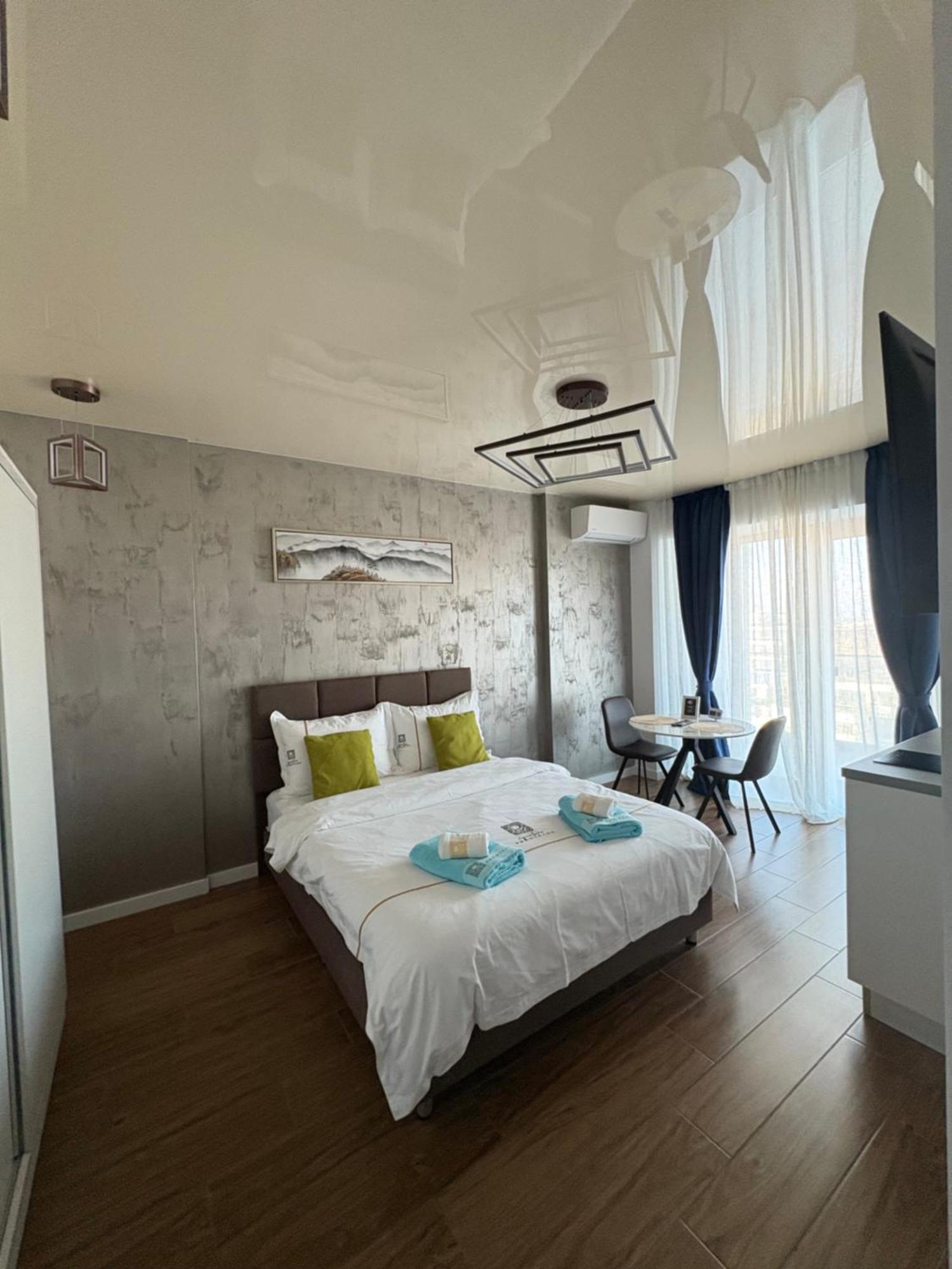 Signature Promenada Hotel Apartments Неводарі Екстер'єр фото