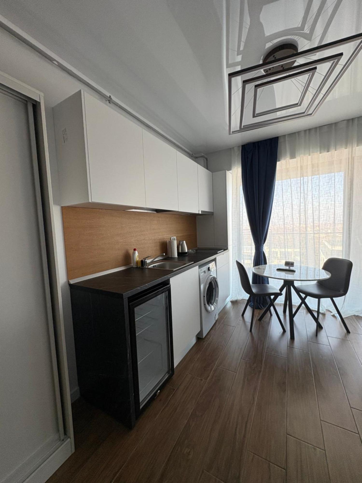 Signature Promenada Hotel Apartments Неводарі Екстер'єр фото