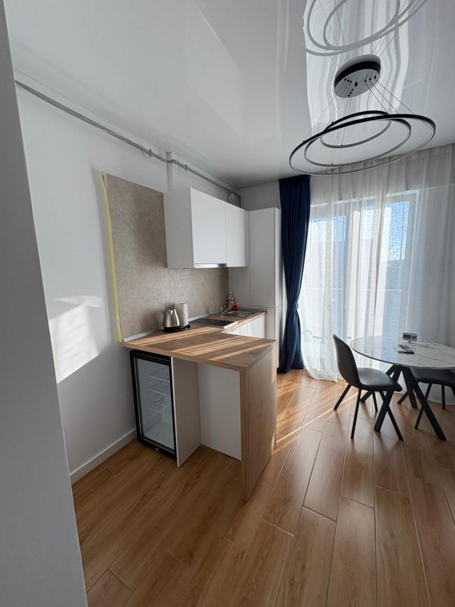 Signature Promenada Hotel Apartments Неводарі Екстер'єр фото