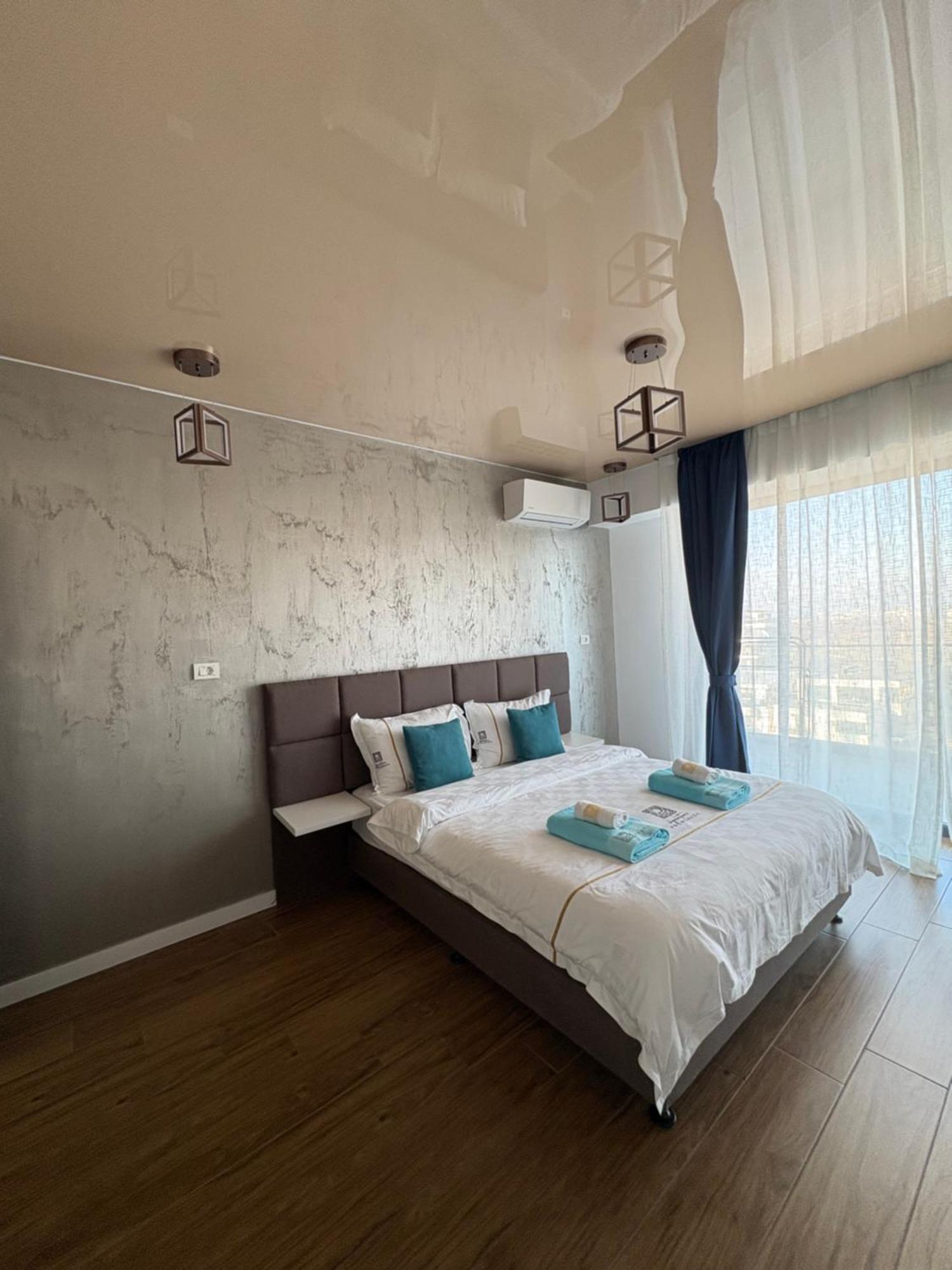 Signature Promenada Hotel Apartments Неводарі Екстер'єр фото