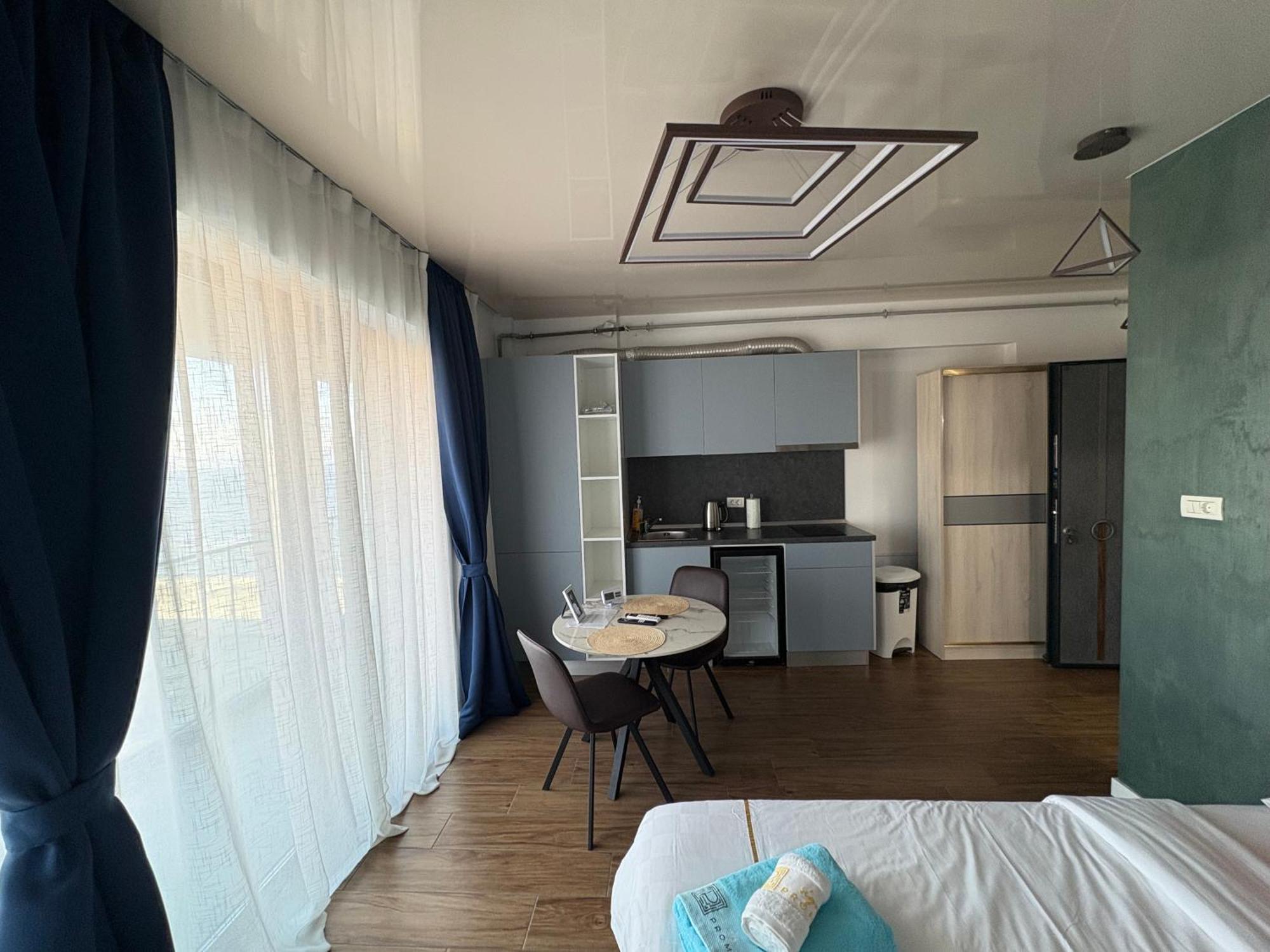 Signature Promenada Hotel Apartments Неводарі Екстер'єр фото