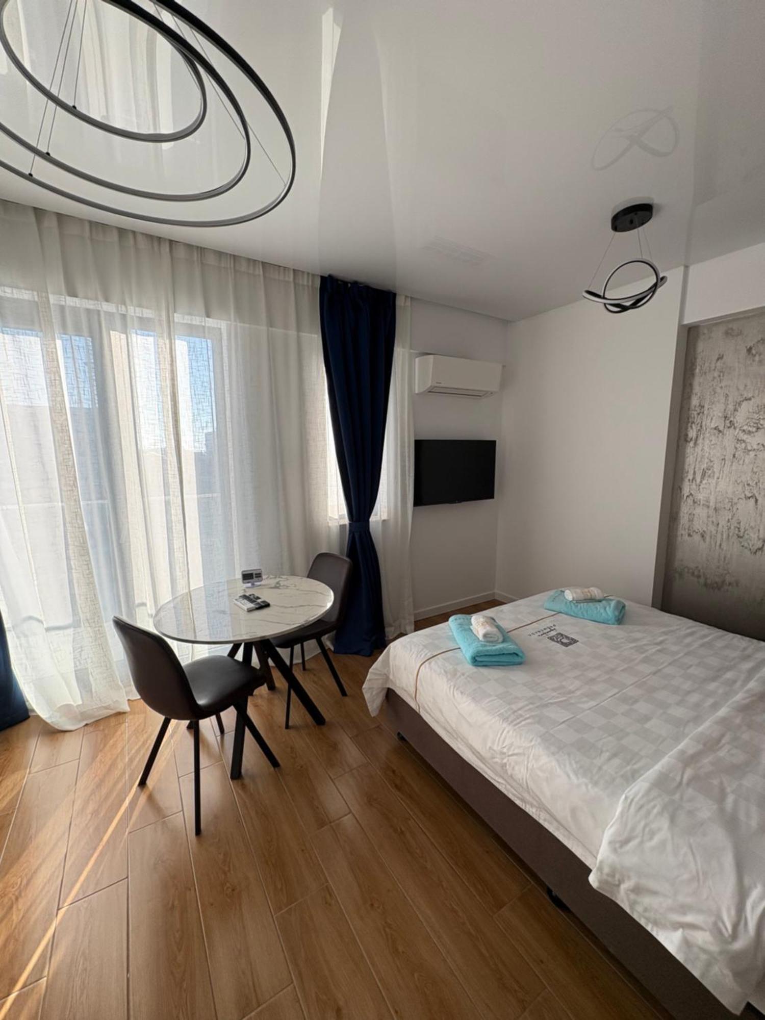 Signature Promenada Hotel Apartments Неводарі Екстер'єр фото
